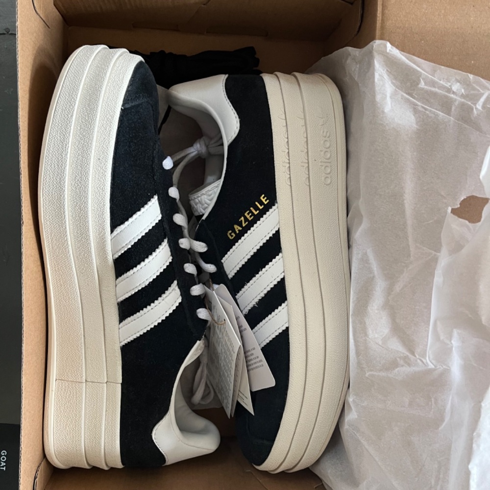 BRAND NEW: Adidas Gazelle Bold Women’s Size 8 - Picture 2 of 5